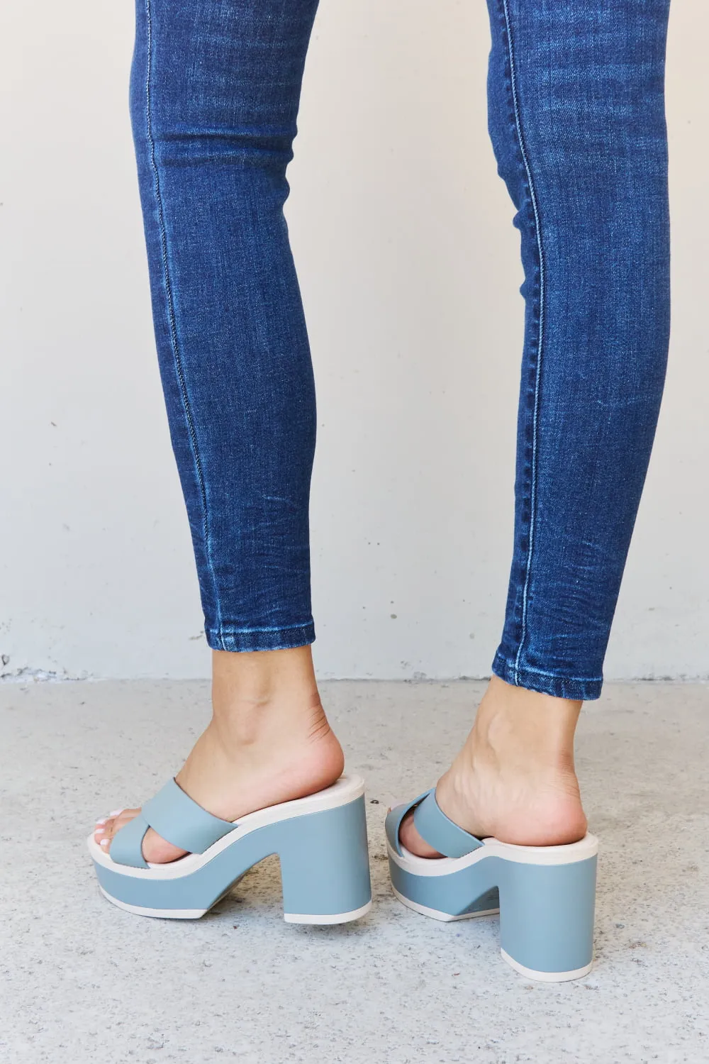 Contrast Platform Sandals in Misty Blue