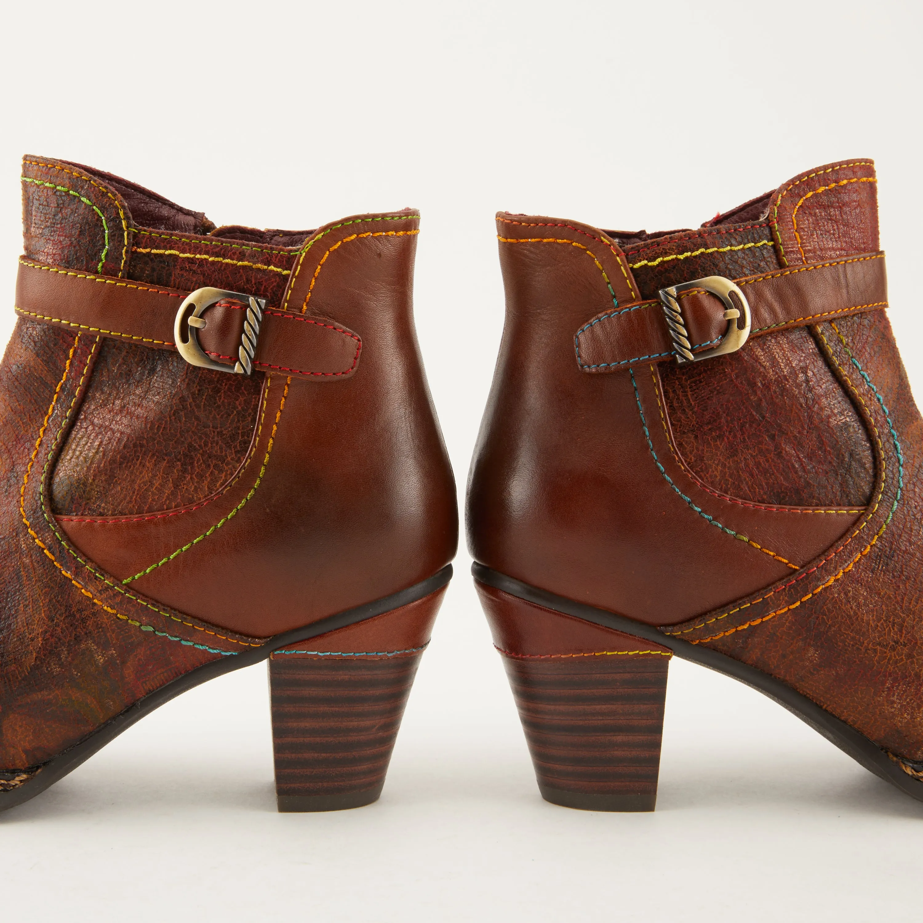 L'ARTISTE CAPTIVATE BOOTIES