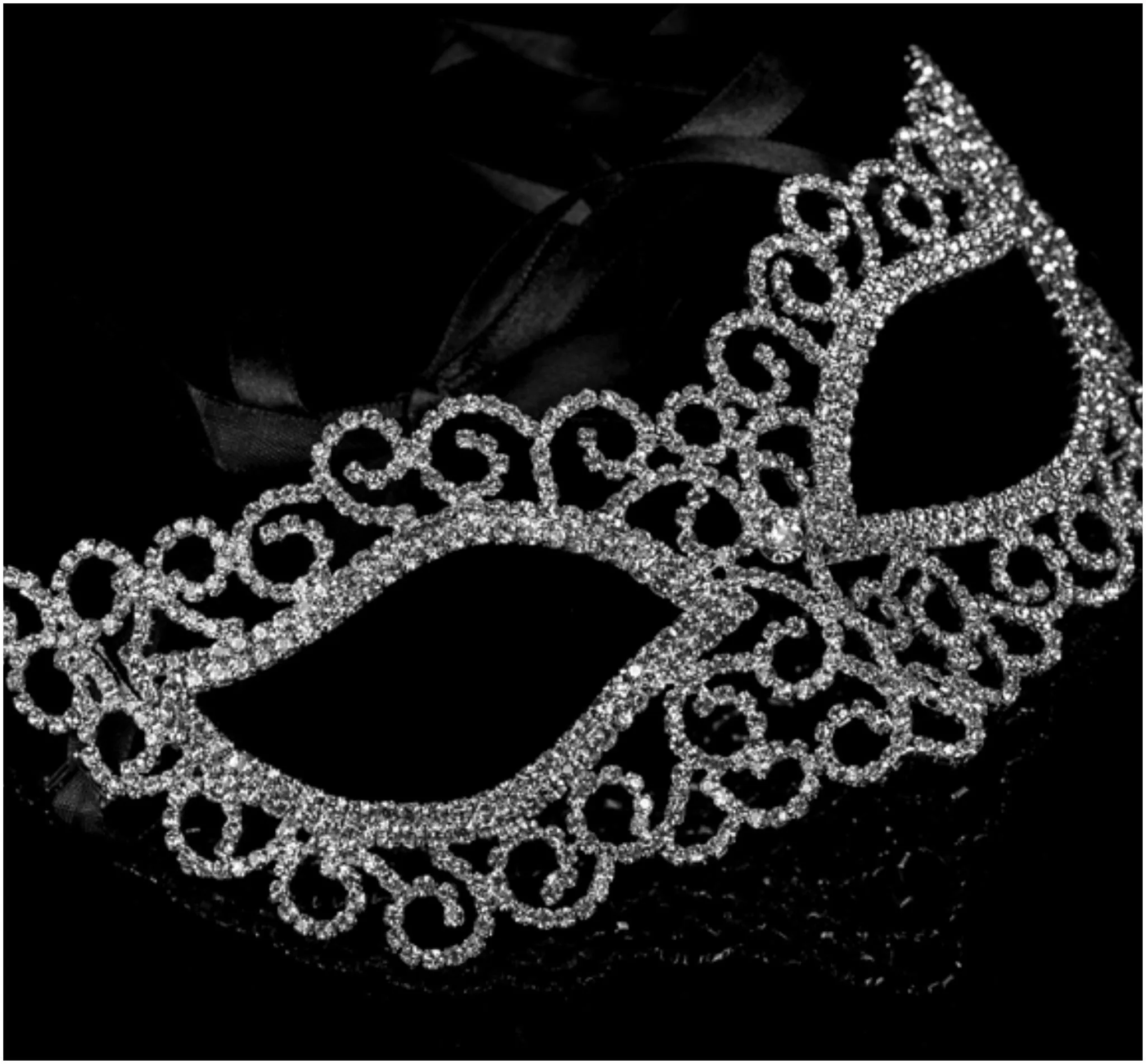 Marilee Art Deco Swirl Masquerade Mask | Crystal | Silver