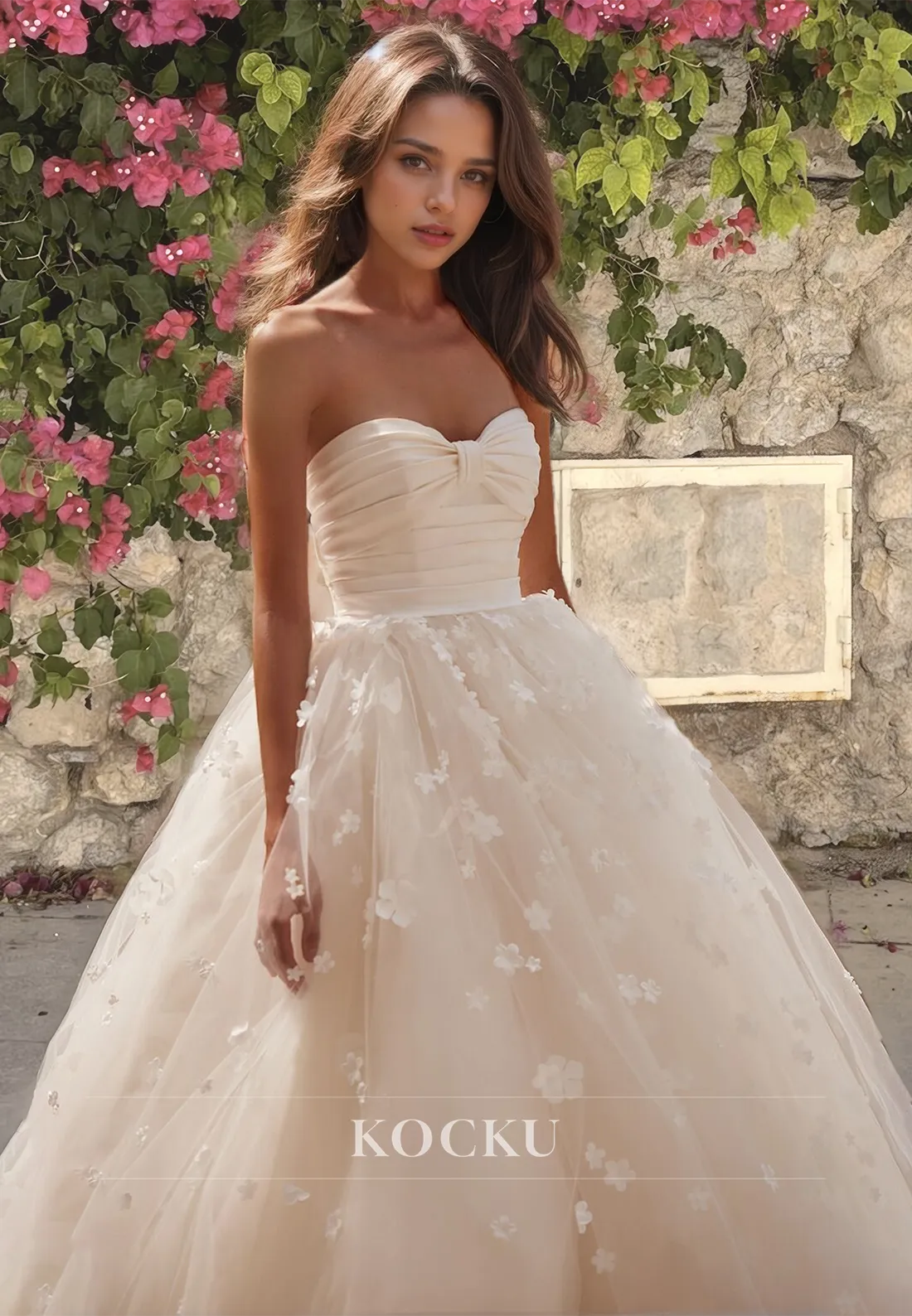 Sweetheart A-Line Sleeveless Appliques Lace Court Train Wedding Dress with Bows Bridal Gowns